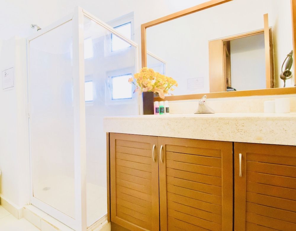 Room in B&B - Superior Budget Room With Swimming Pool Air Conditioning and Parking Room, 1 Bedroom, Patio, Garden View 5