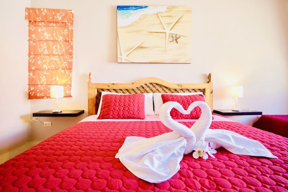 Room in B&B - Executive Comfort Room With Swimming Pool Air Conditioning and Parking Room, 1 Bedroom, Patio, Garden View 4