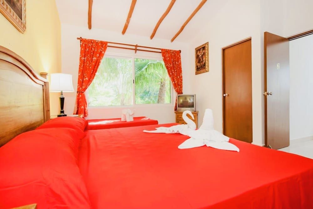 Gorgeous 11 People Superior Villa With Pool Playacar Phase 2 Villa, 4 Bedrooms, Balcony, Garden View 2