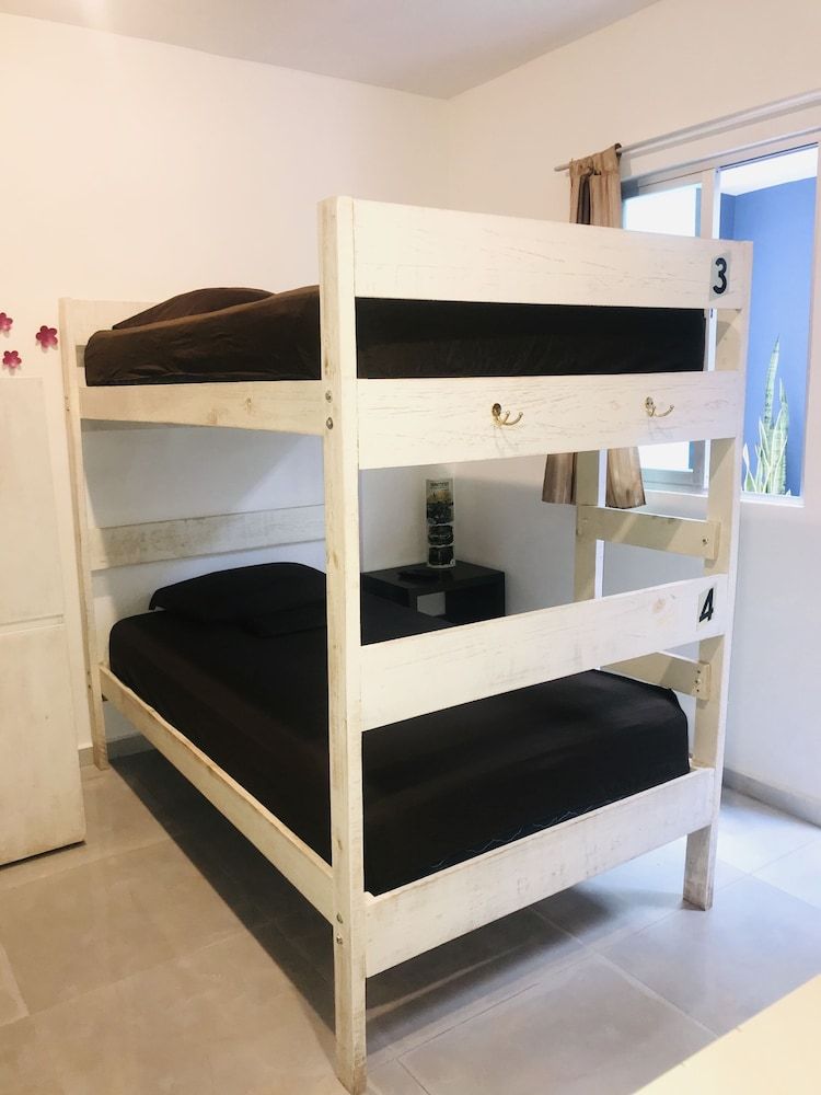 undefined Room in Condo - Aquamarina Suites - Comfortable Shared Room Close to 5th Avenue 4