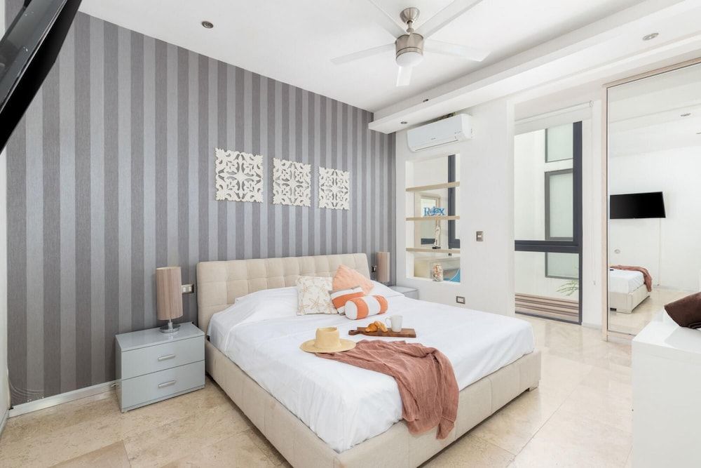 undefined Stunning 2 in 1 Apartments Ocean View Rooftop Pool Near The Beach and 5th Avenue