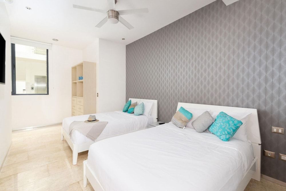 undefined Stunning 2 in 1 Apartments Ocean View Rooftop Pool Near The Beach and 5th Avenue 7