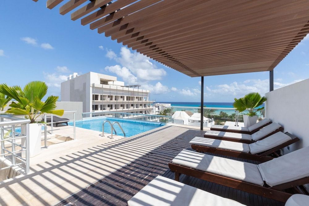 undefined Stunning 2 in 1 Apartments Ocean View Rooftop Pool Near The Beach and 5th Avenue 5