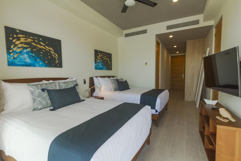 undefined Entire Modern Apartment 2 min Walk to the Beach Private Rooftop Pool 7