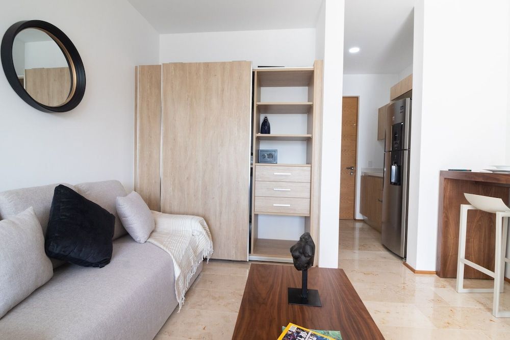 undefined Menesse Midtown 5