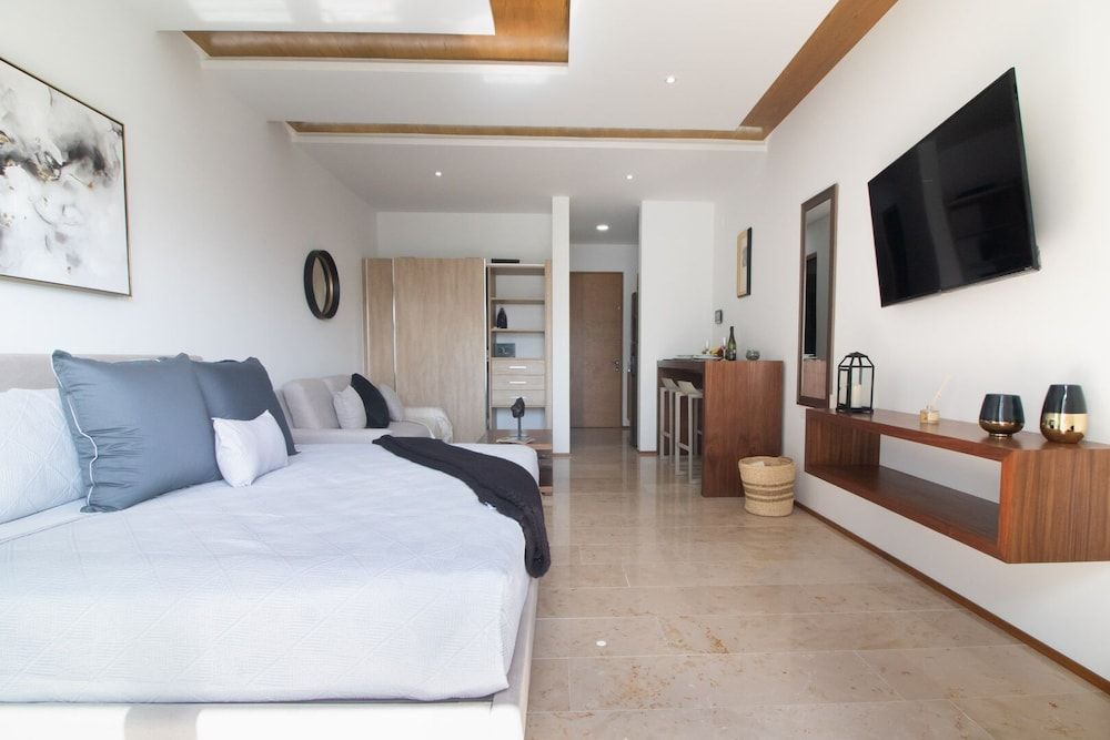 undefined Menesse Midtown 3