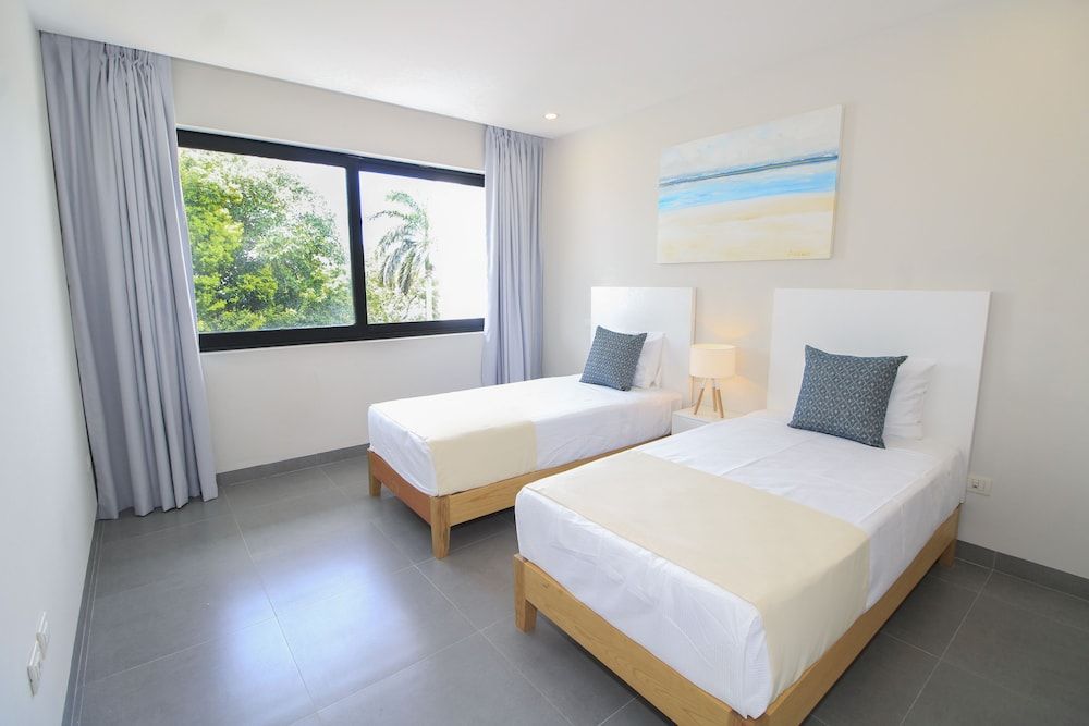 Nick Price Apartments by Spot Rentals Luxury Apartment, 2 Bedrooms, Balcony 6