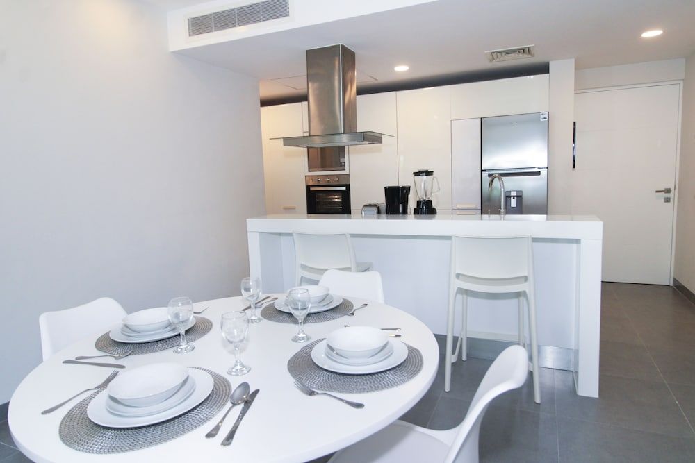 Nick Price Apartments by Spot Rentals Luxury Apartment, 2 Bedrooms, Balcony 10