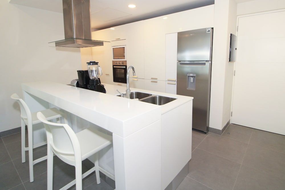 Nick Price Apartments by Spot Rentals Luxury Apartment, 2 Bedrooms, Balcony 9