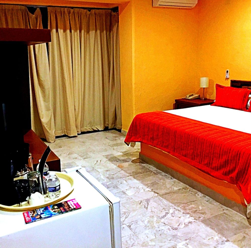 Hotel Versalles Suites Deluxe Suite, City View 2