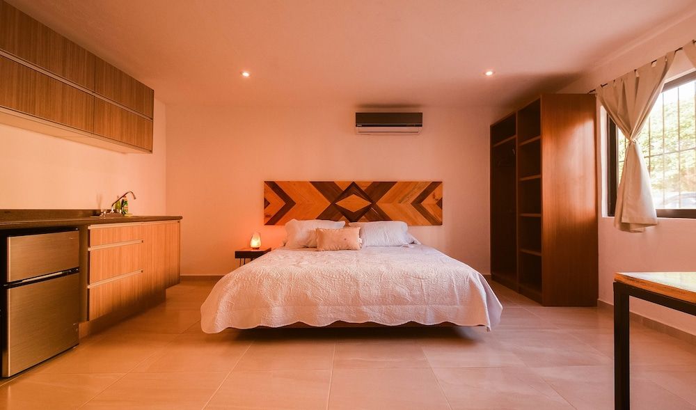 undefined Stay Tropical Downtown Studios 10