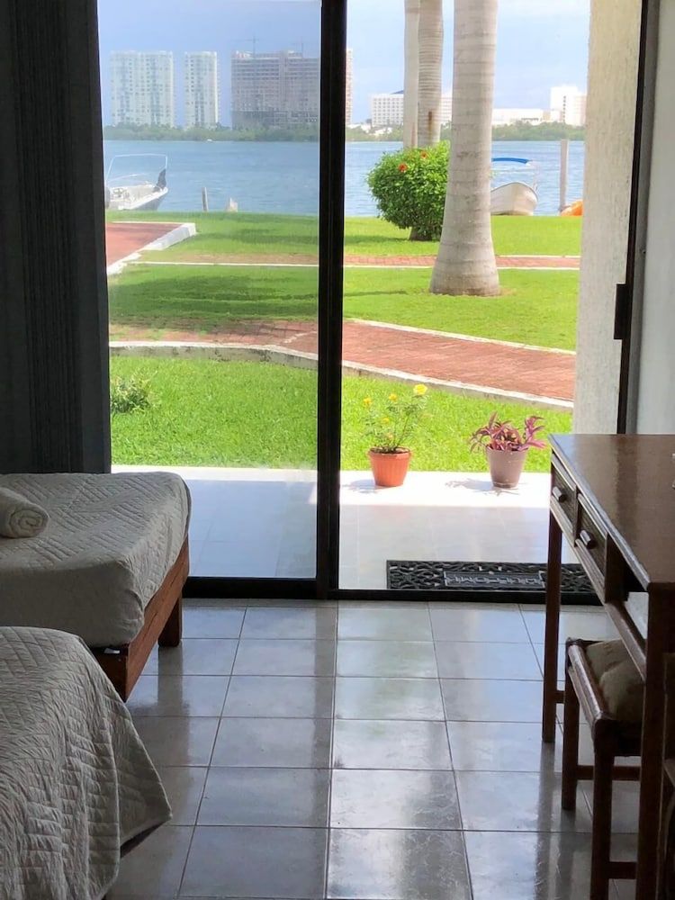 undefined Shenzhen 8