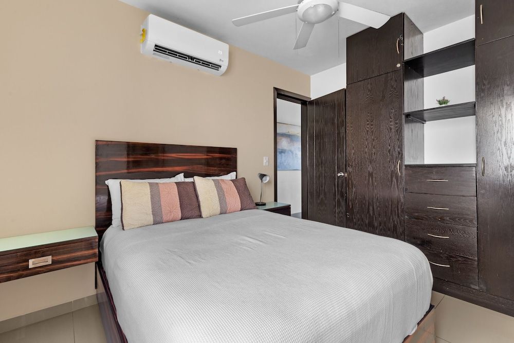 Luxury 2 Bedroom Apartments Grand Apartment, 3 Bedrooms 5