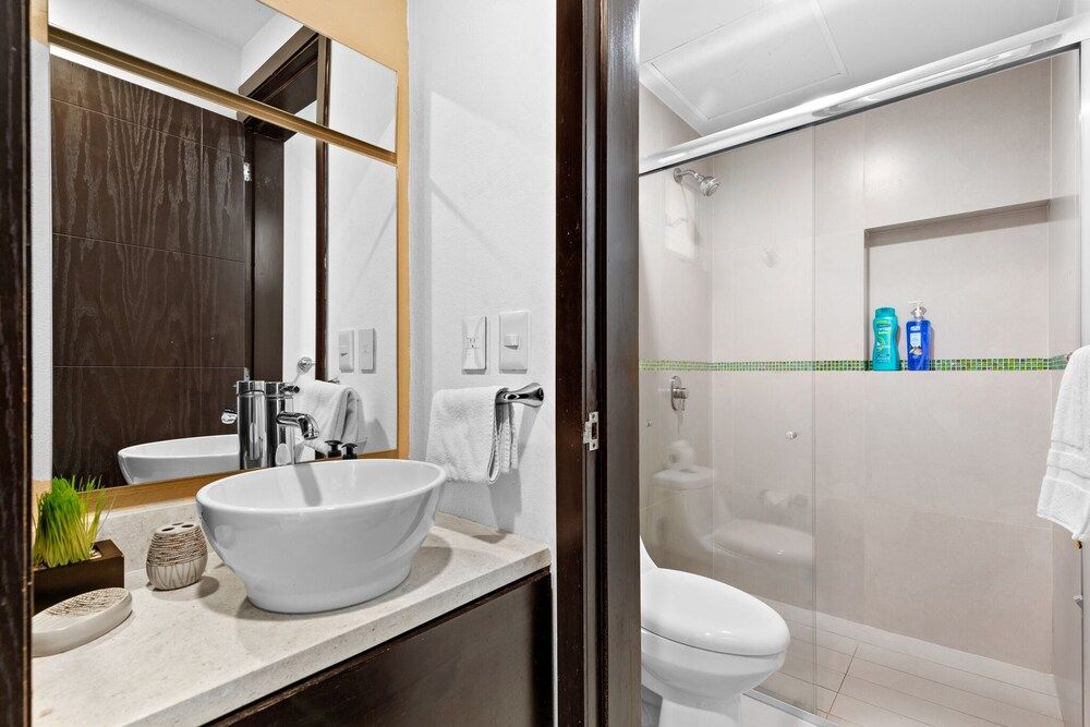 Luxury 2 Bedroom Apartments Grand Apartment, 3 Bedrooms 7