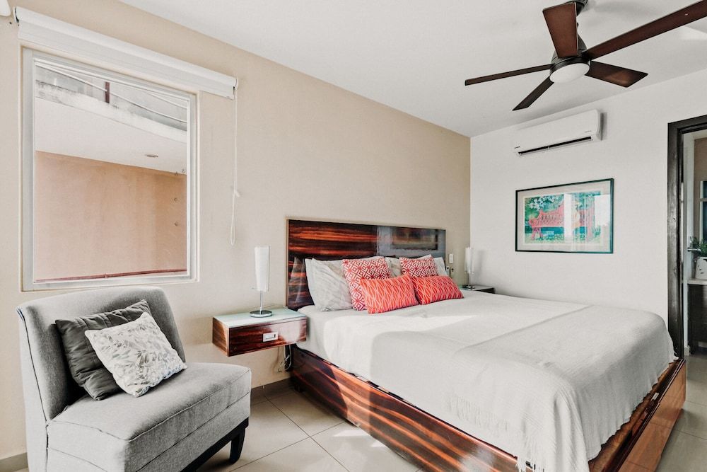 Luxury 2 Bedroom Apartments Grand Apartment, 3 Bedrooms