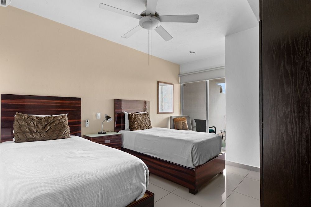 Luxury 2 Bedroom Apartments Grand Apartment, 3 Bedrooms 3