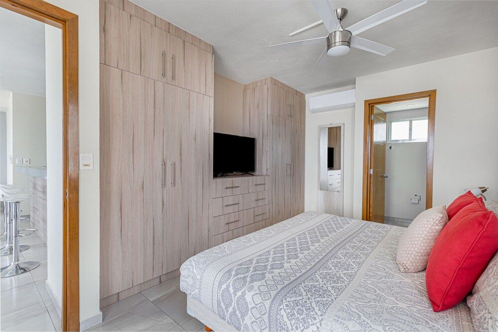 Luxury 2 Bedroom Apartments Classic Apartment, 3 Bedrooms