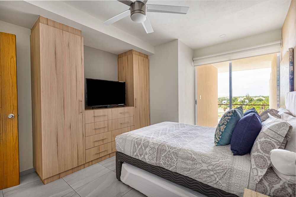 Luxury 2 Bedroom Apartments Classic Apartment, 3 Bedrooms 3