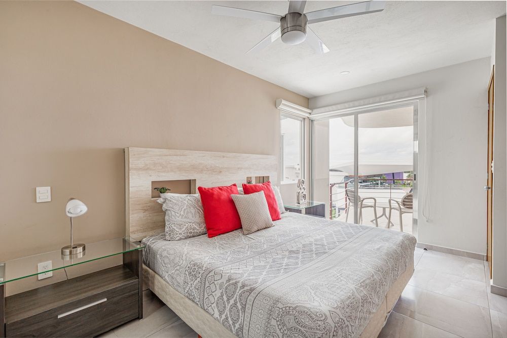 Luxury 2 Bedroom Apartments Classic Apartment, 3 Bedrooms 4