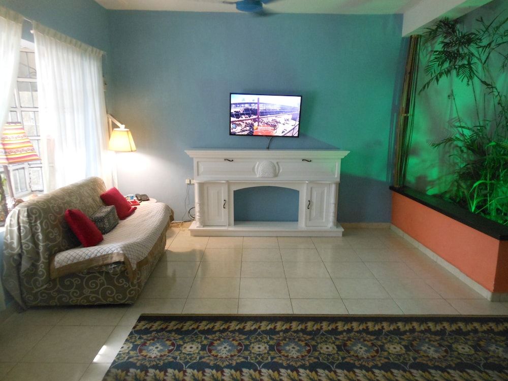 undefined Majestic House 6