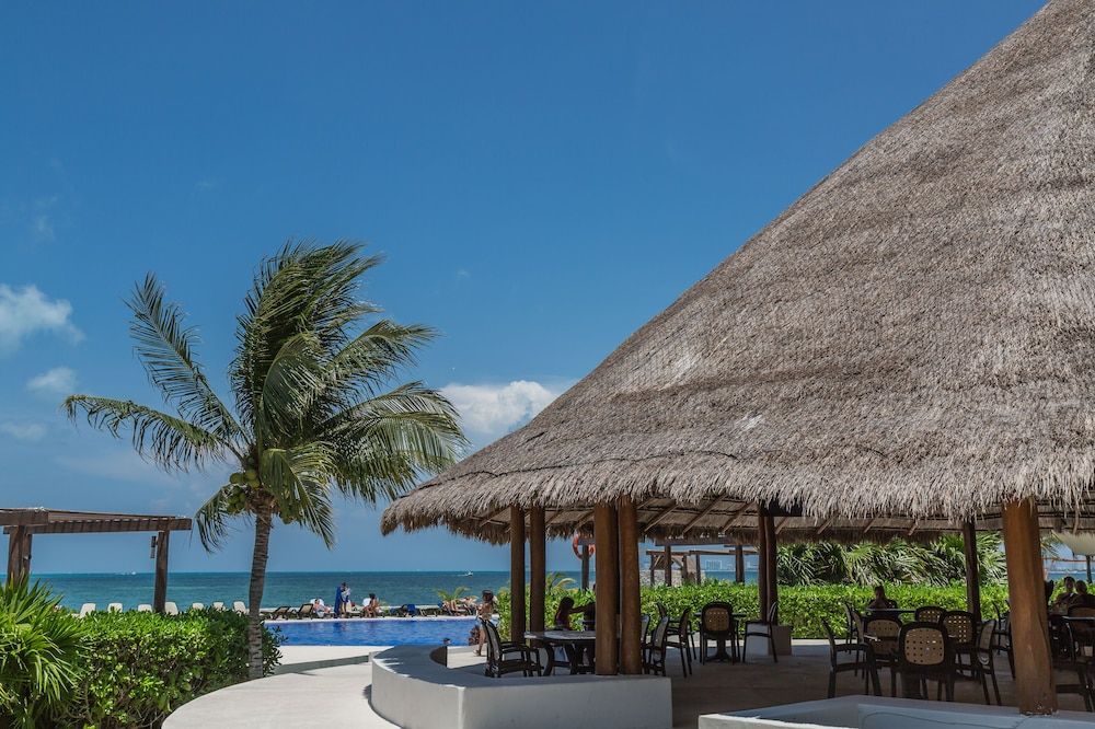 undefined TROPICAL Beachfront 1 BDR 6