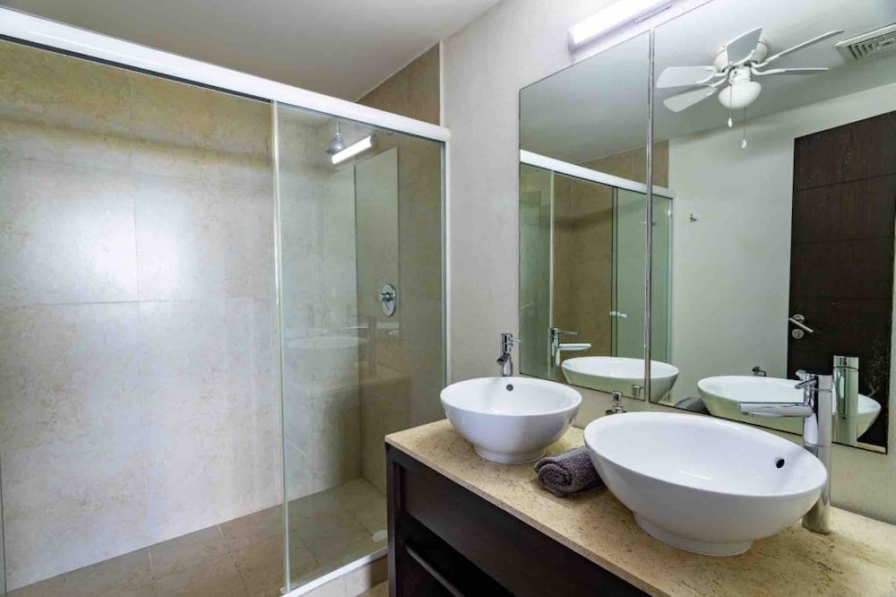 MAREA Beachfront 2 BDR - Stunning Oceanview Apartment 8