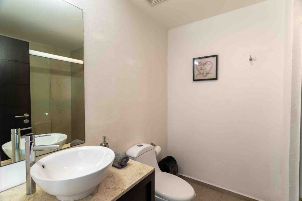 MAREA Beachfront 2 BDR - Stunning Oceanview Apartment 9