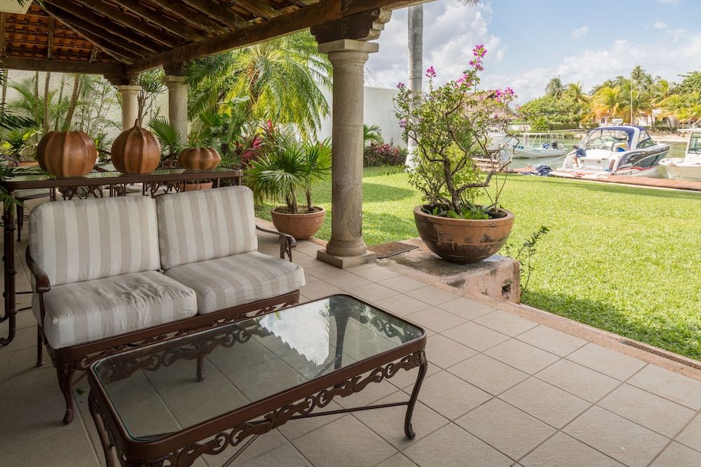 CASA REAL: Increíble casa sobre la laguna Villa 21