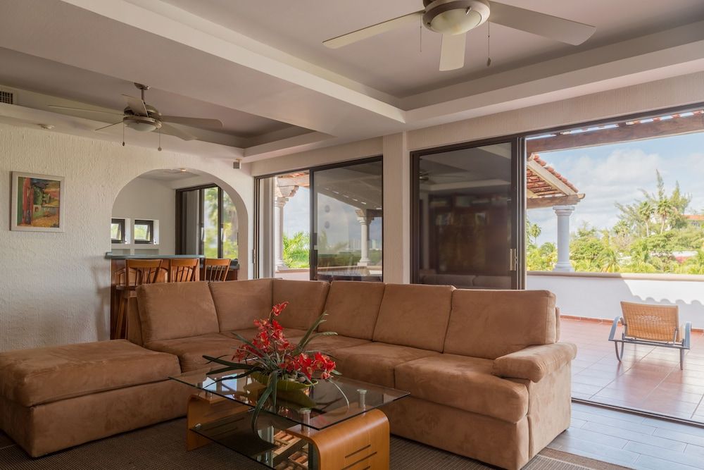 CASA REAL: Increíble casa sobre la laguna Villa 20