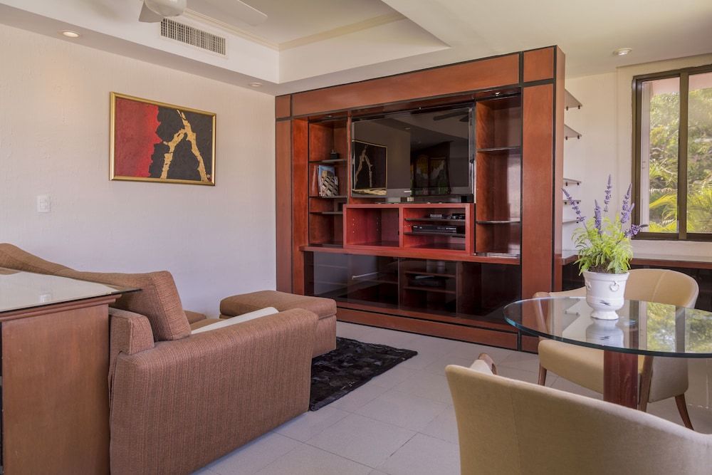 CASA REAL: Increíble casa sobre la laguna Villa 15