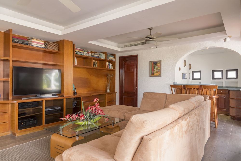 CASA REAL: Increíble casa sobre la laguna Villa 19