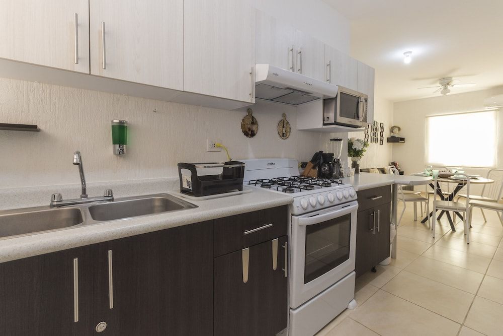 Relaxing & Quite Apt - Full Apartment Superior Apartment, 2 Bedrooms, Non Smoking, Pool Access 6