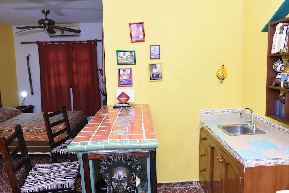 Room in B&B - Cancun Guest House 2 Shared Dormitory, 1 Bedroom, Balcony 23