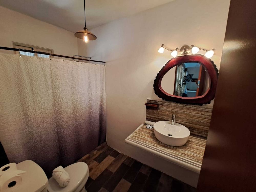 Comfort Room, 1 Queen Bed, Garden View