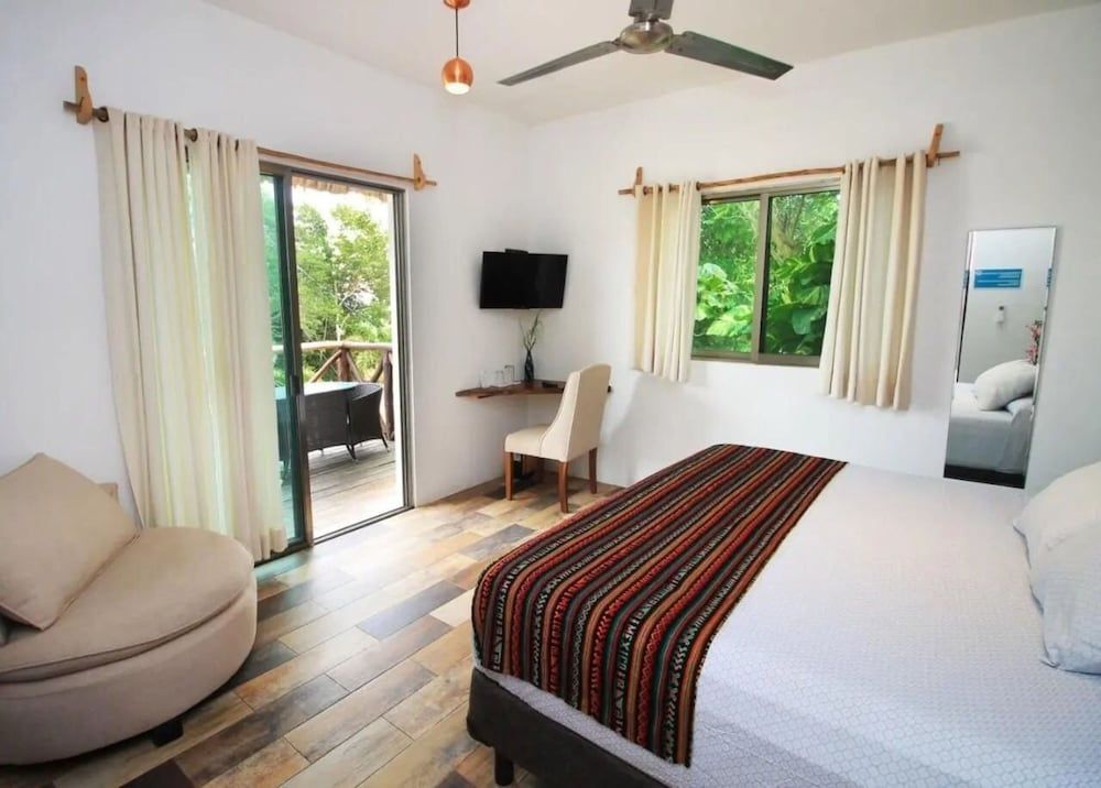 Grand Room, 1 King Bed with Sofa bed, Lagoon View