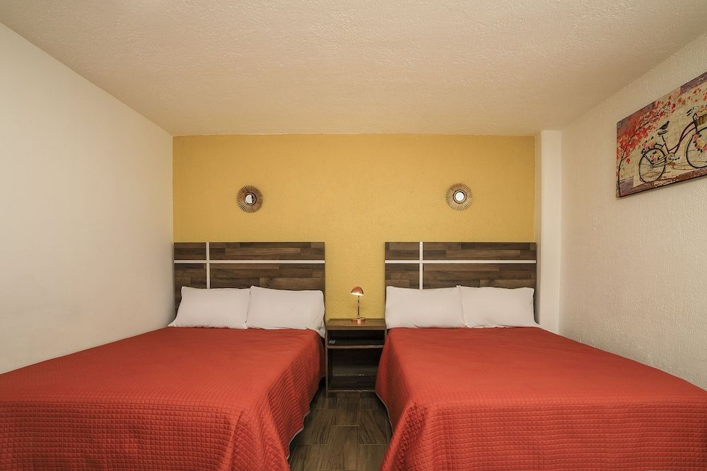 Capital O Hotel Boutique Las Torres Standard Room, 2 Queen Beds 3