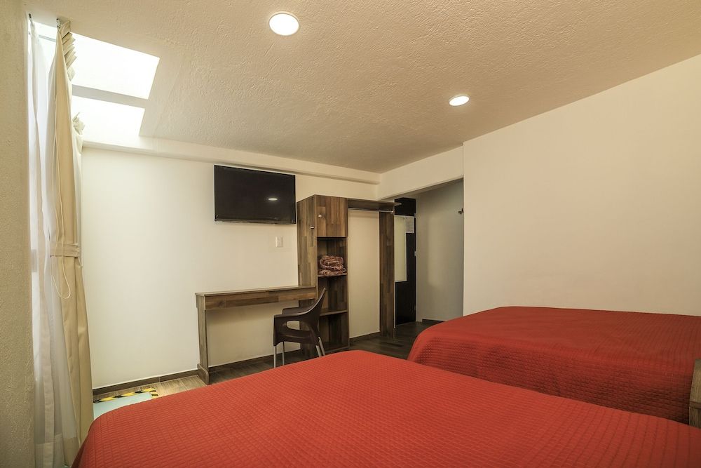 Capital O Hotel Boutique Las Torres Standard Room, 2 Queen Beds 5