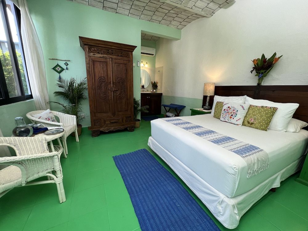 Whispering Ferns. Garden Room