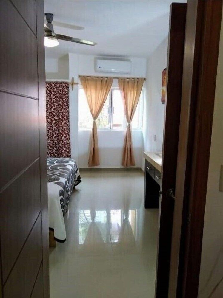 Room, Garden View