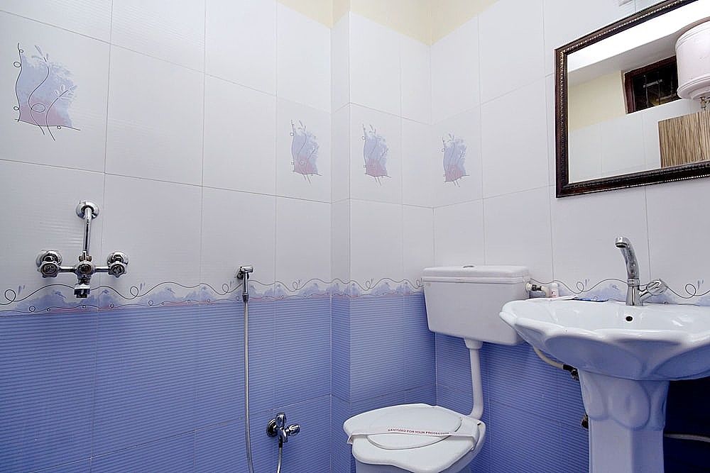 Hotel Padmini Palace Standard 95sqft. Compact Room (Queen Sized Bed) 16