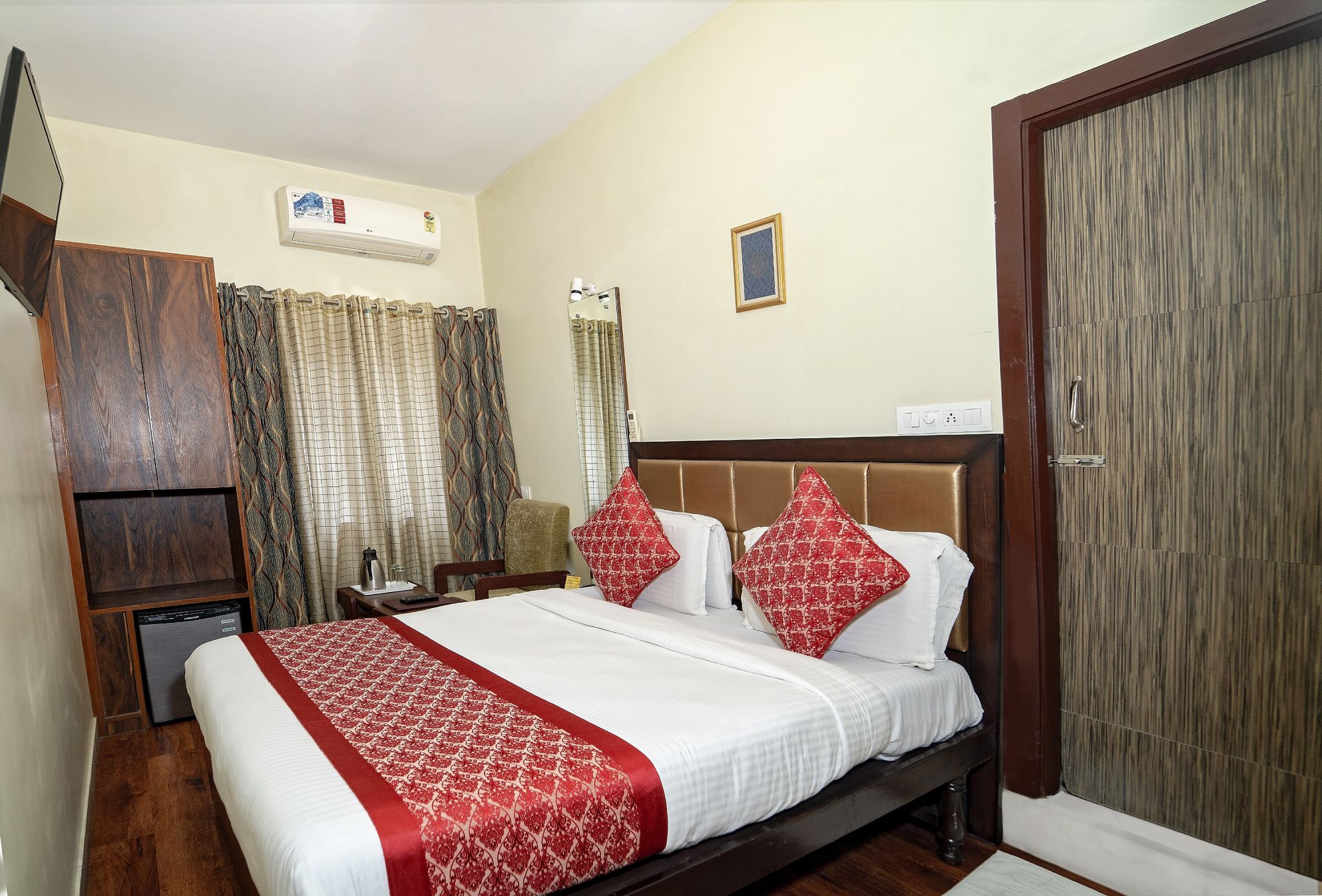 Standard 95sqft. Compact Room (Queen Sized Bed)