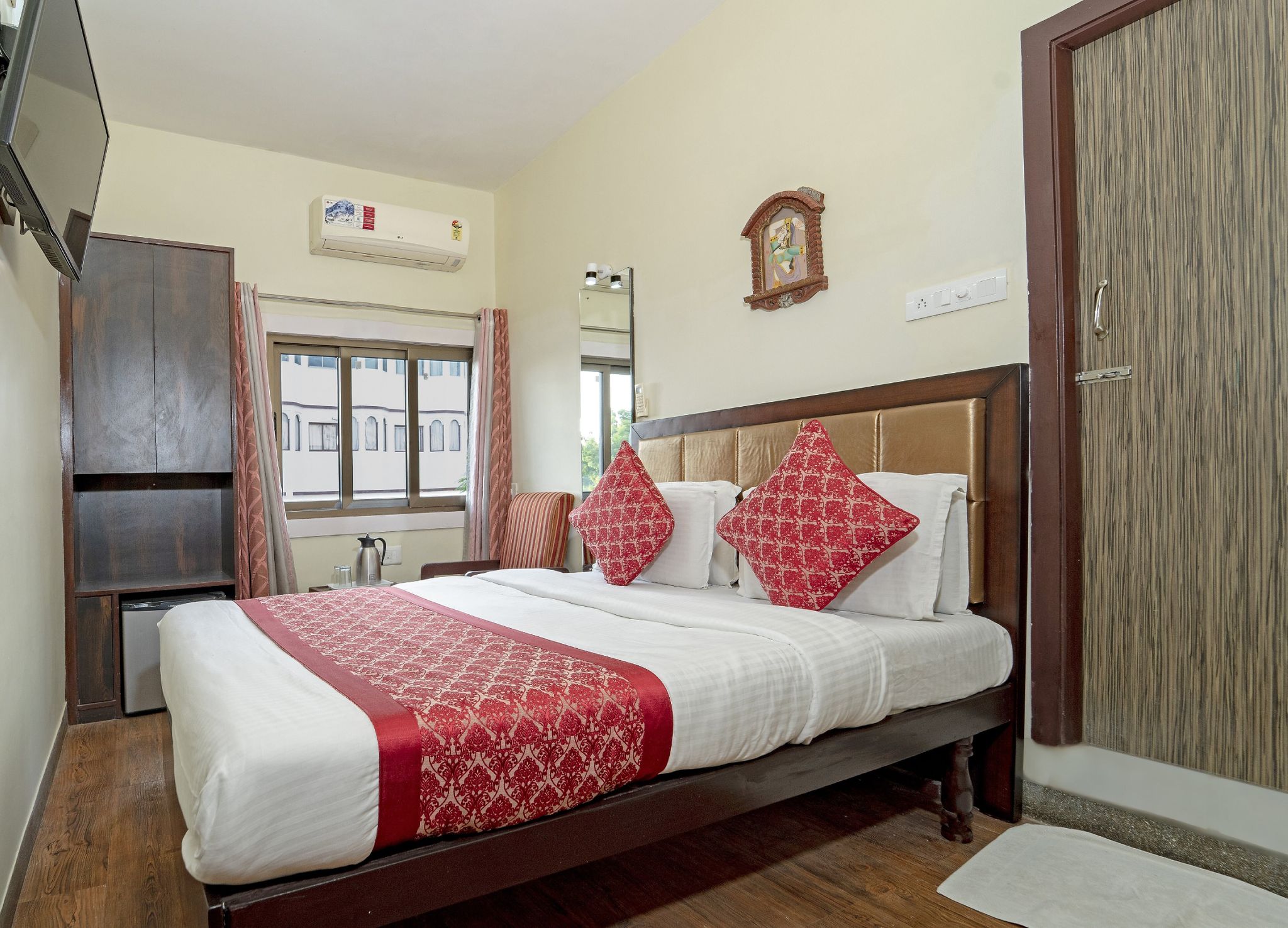 Standard 95sqft. Compact Room (Queen Sized Bed)