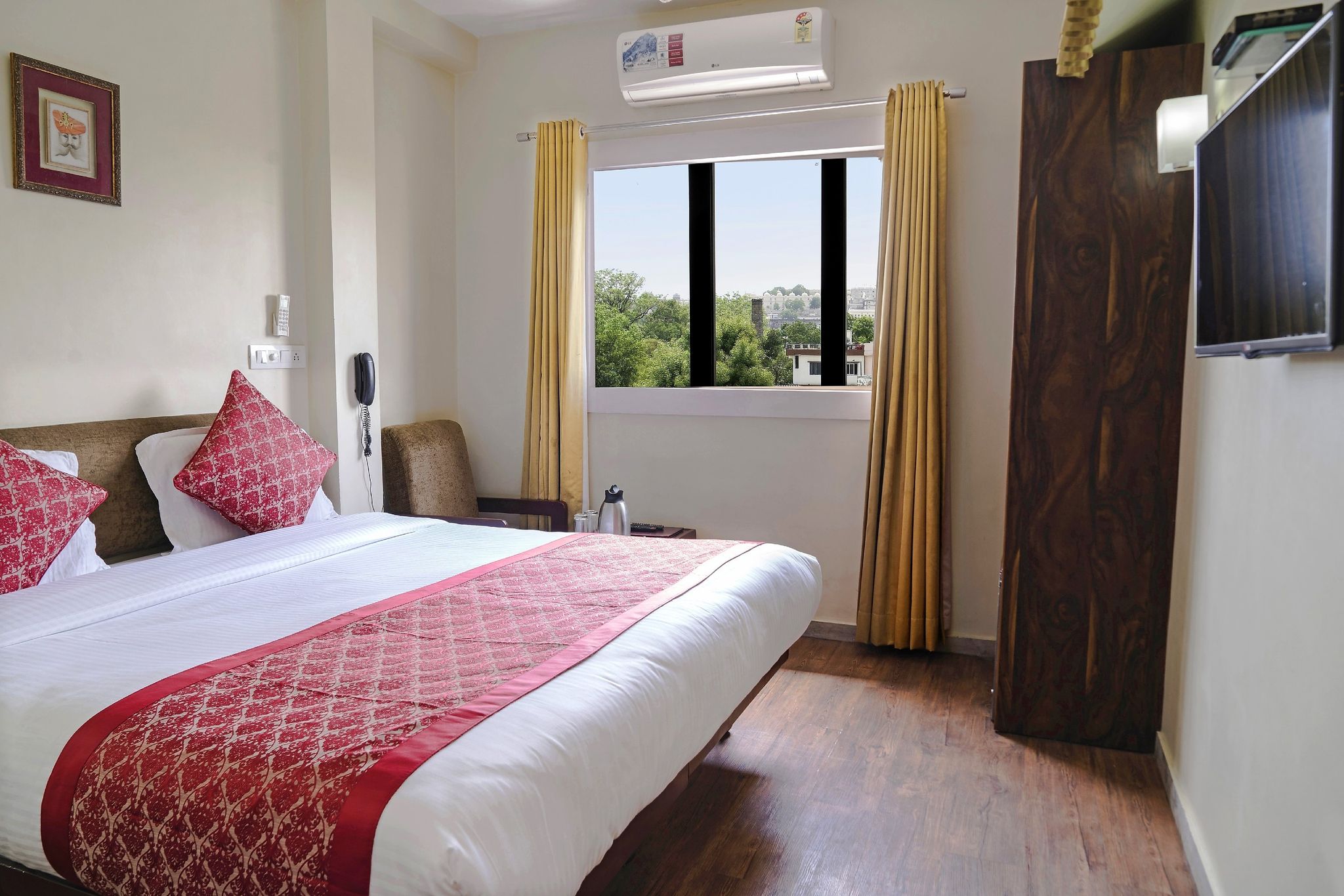 Standard 95sqft. Compact Room (Queen Sized Bed)