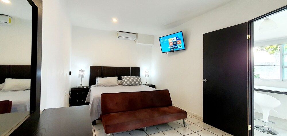 Grand Studio, 1 King Bed, Kitchen, Ground Floor