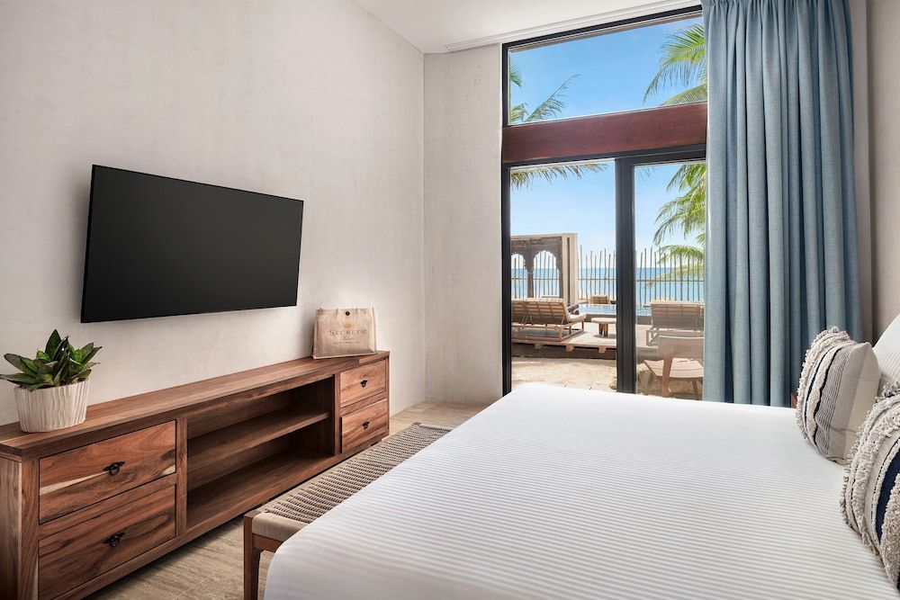 Casa Zamna Ocean Front Junior Suite King