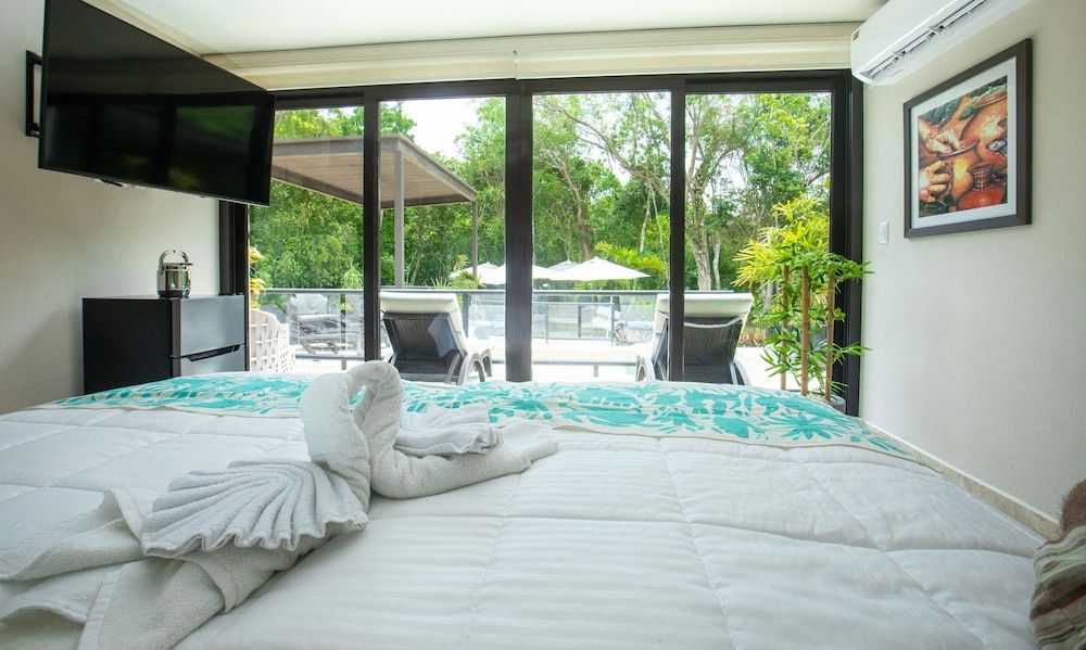 Pool View Suite
