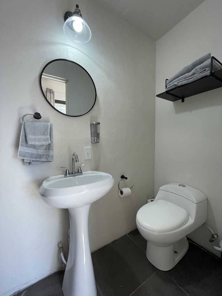 DaNik Valle Family Room, 1 Queen Bed with Sofa bed, Patio, Valley View 5