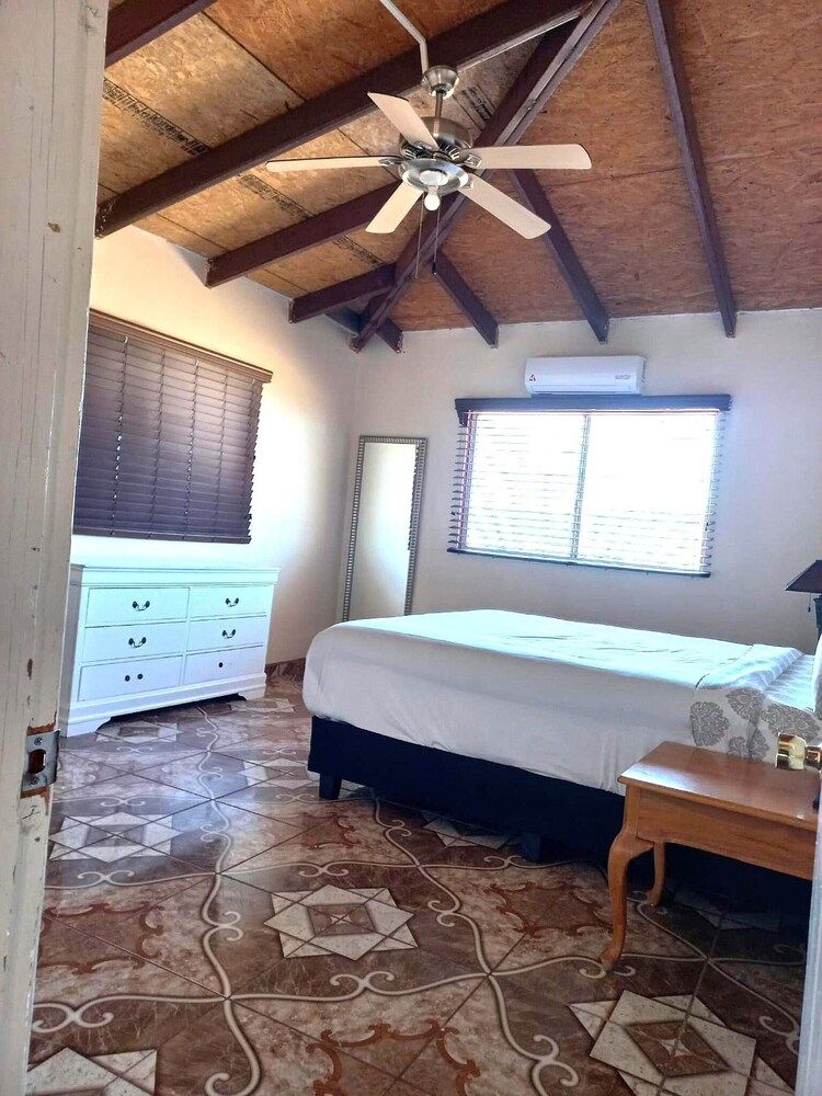 Selah Hotel Family House, 6 Bedrooms, Valley View, Mountainside 3