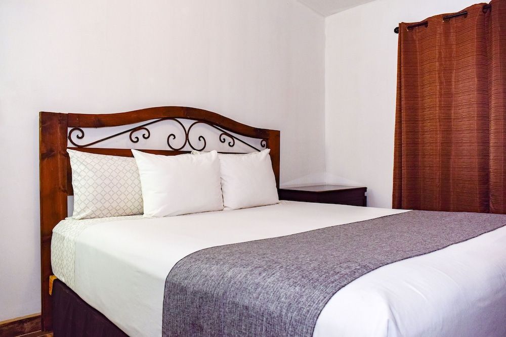 Selah Hotel Comfort Cabin, 2 Bedrooms 2