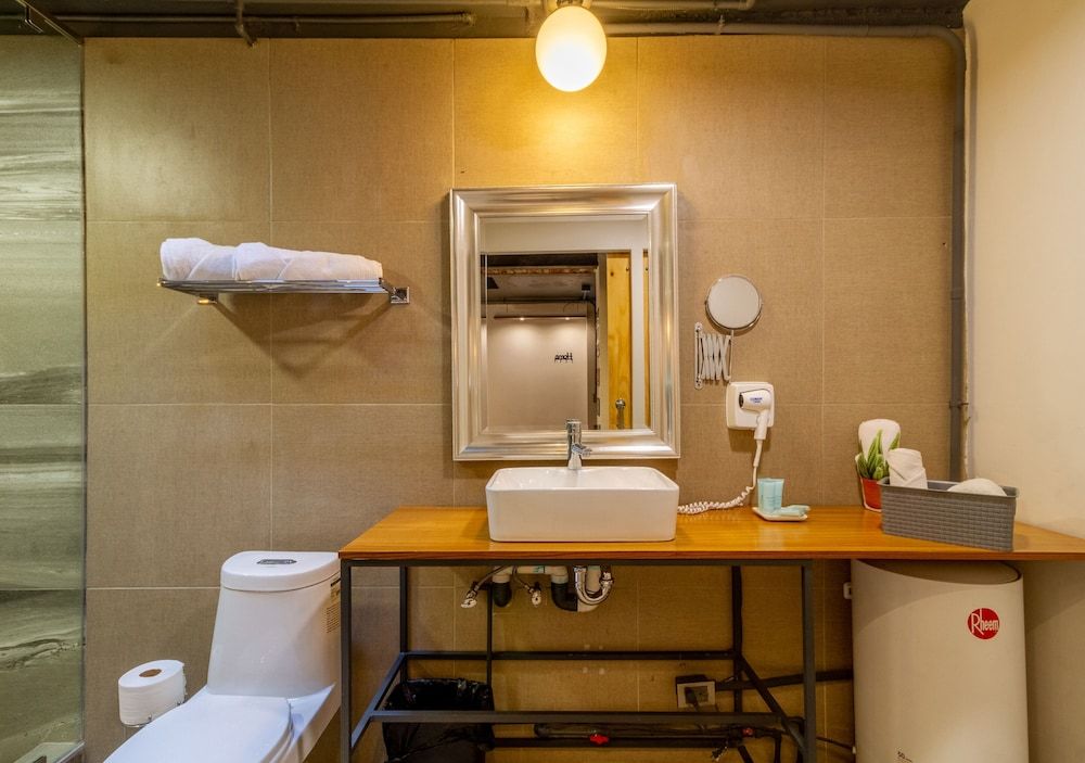 The Yellow by DOT Boutique Superior Double Room 11